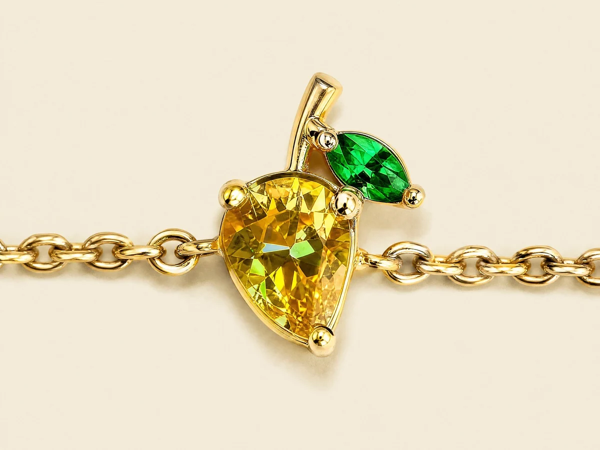Mango Bracelet, charm close-up